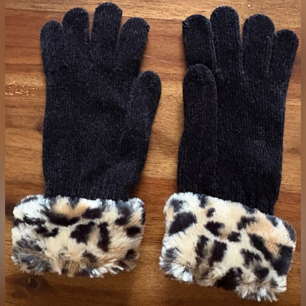 NWOT Berkshire Fashions Cozy Black and Leopard Women's Gloves